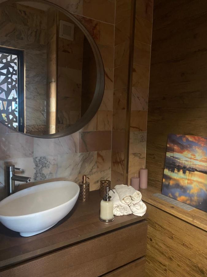 Victoriei Deluxe Suites Bukarest Exteriör bild