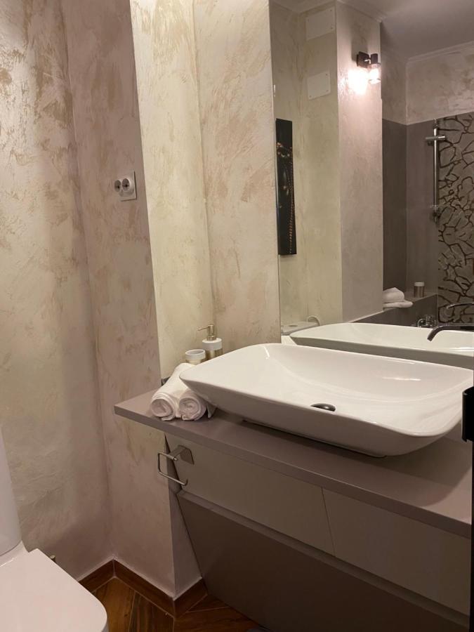 Victoriei Deluxe Suites Bukarest Exteriör bild